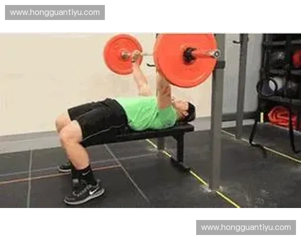 围绕胸大肌高效刺激的科学训练策略与动作组合全面提升力量表现的